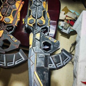 Apex Legends VK-47 "Black & Gold Tech" Replica Prop – Life-Size Assault Rifle, Cosplay Weapon, Collectible Gaming Display for Fans